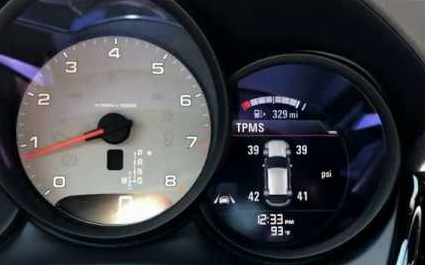 Qual é a pressão recomendada para os pneus do meu Porsche?